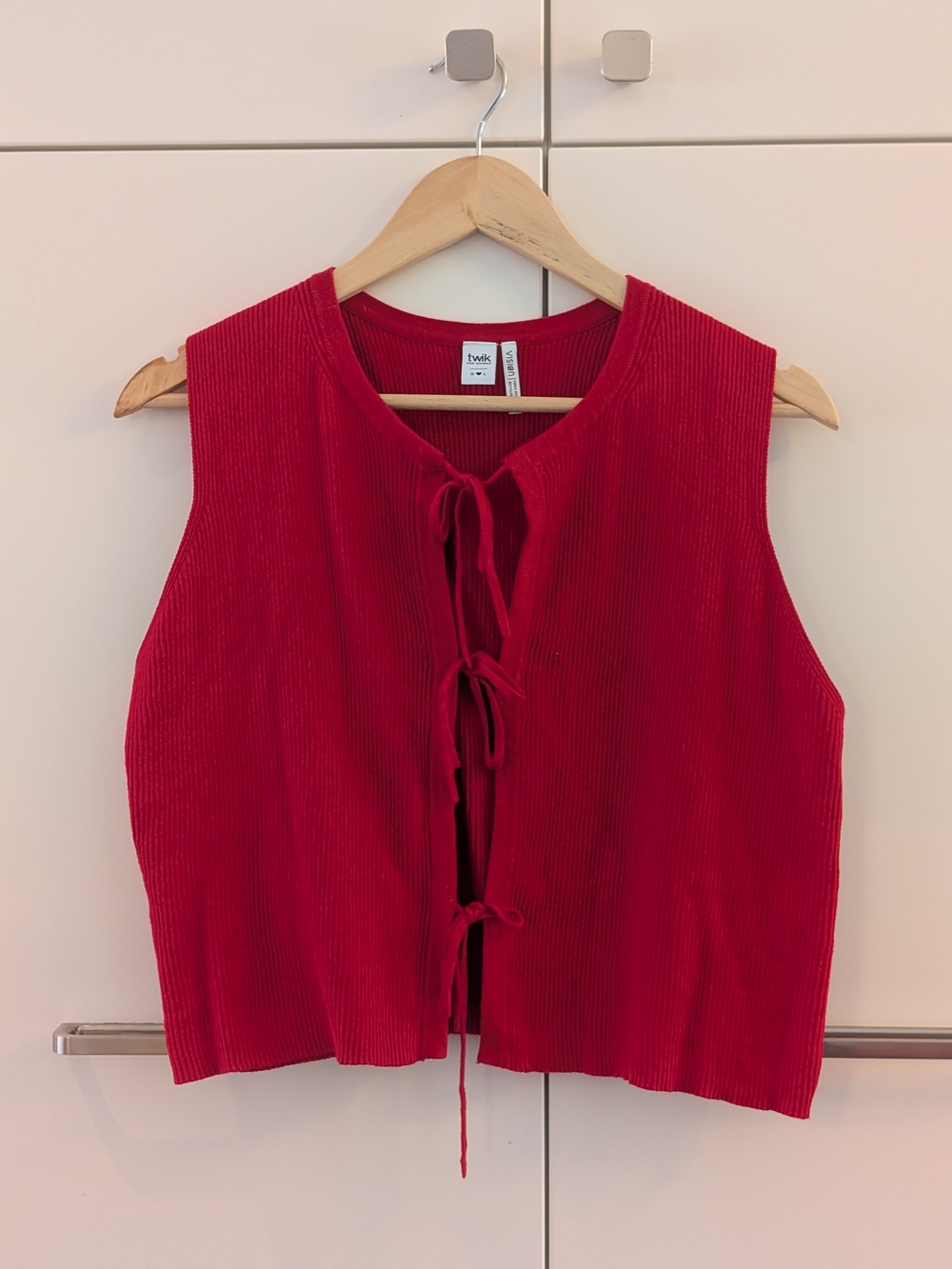 twik Red Ribbed Tie-Front Crop Top